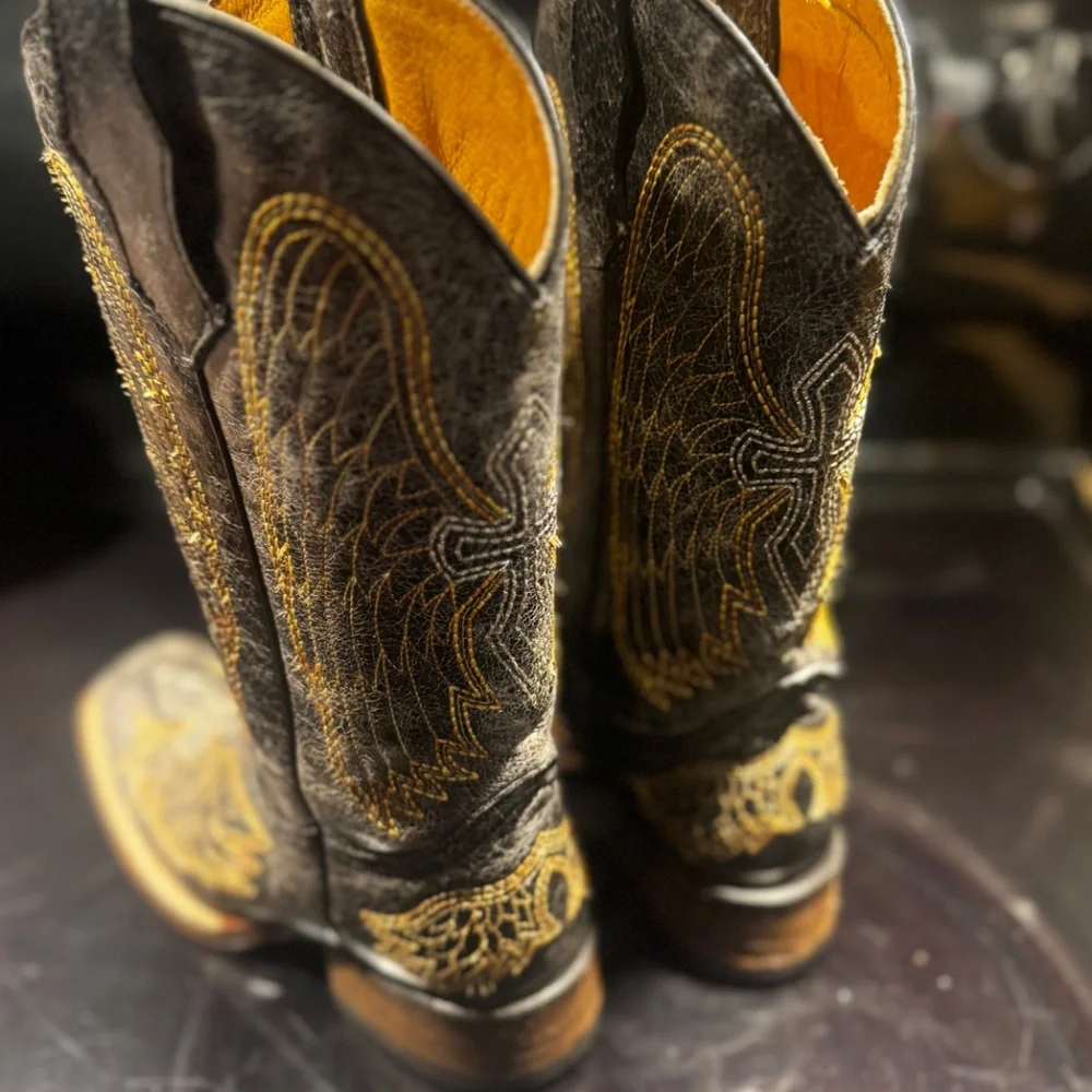 TEEN'S CORRAL CROSS AND WINGS EMBROIDERY SQUARE TOE COWBOY BOOT